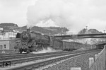 39 102 verlässt mit einem Eilzug nach Trier den Bahnhof Gerolstein. (02.04.1965) <i>Foto: A.E.Durrant</i>