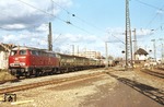 216 003-4 mit einem Sonderzug in Köln-Mülheim. Am Zugschluss läuft 236 204 mit. (07.11.1981) <i>Foto: Peter Schiffer</i>