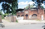 Der Bahnhof Berlin-Wilhelmsruh der Berliner S-Bahn liegt an der Nordbahn, im Bezirk Reinickendorf an der Grenze zum Berliner Ortsteil Wilhelmsruh, der heute zum Bezirk Pankow gehört. Nächster Bahnhof nördlich ist der heutige Bahnhof Wittenau, der folgende Bahnhof in Richtung Süden ist der Bahnhof Schönholz. (25.06.1972) <i>Foto: Oskar Bär</i>