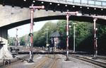 Ausfahrsignale und Stellwerk "Fw" an der Schleswiger Straße in Flensburg. (15.08.1983) <i>Foto: Oskar Bär</i>