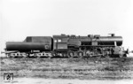 Die Baureihe 52 war die erste sog. Kriegslok, die aus der Konstruktion der Baureihe 50 hervorging. Geplant war der Bau von mehr als 15000 Maschinen, allein in den Jahren 1943 und 1944 forderte die Wehrmacht jeweils 7500 Maschinen an. Insgesamt wurden mehr als 7.000 Loks hergestellt. Im September 1942 ging 52 001 zusammen mit 50 377 auf Propagandafahrt quer durch Deutschland. Der bei Borsig gebaute Prototyp wurde erstmals in Wien-Jedlesee präsentiert. (24.09.1942) <i>Foto: RVM (Maey)</i>