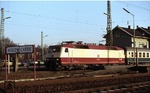 Die Baureihe 120 war die erste in Serie gebaute Drehstrom-Lokomotive (mit elektronischen Umrichtern) der Welt, hier 120 003-9 mit einem Versuchszug des Bundesbahn-Zentralamts Minden in Holzwickede. (22.11.1984) <i>Foto: Joachim Bügel</i>