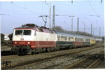 120 003-9 mit einem Versuchszug des Bundesbahn-Zentralamts Minden im Bahnhof Holzwickede.  (22.11.1984) <i>Foto: Joachim Bügel</i>
