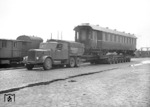 Ein Culemeyer-Transport mit einem Ausstellungswagen in Duisburg.  (1950) <i>Foto: Willi Marotz</i>