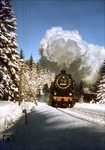 95 0009-1 vor P 18003 nach Sonneberg im winterlichen Thüringer Wald zwischen Lichte und Ernstthal.  (02.01.1978) <i>Foto: Wolfgang Bügel</i>