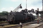39 196 war nicht nur die letzte pr. P 10 der Deutschen Bundesbahn, sie behielt auch bis zu ihrer Ausmusterung im Jahre 1967 ihre Wagnerbleche. Aufnahme im Bw Stuttgart.  (05.1966) <i>Foto: Burkhard Wollny</i>