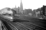 Blick vom alten Stellwerk "Kf" in Köln Hbf auf den ausfahrenden SVT 06 110 der "Rheinblitz"-Gruppe.  (1953) <i>Foto: Fischer</i>