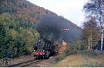 95 0024-0 vor Dg 56124 auf der ehemalig zweigleisigen Streckenabschnitt Saalfeld - Probstzella bei Hockeroda.  (13.10.1977) <i>Foto: Wolfgang Bügel</i>