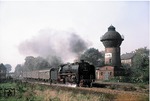 01 2114-5 (01 114) passiert mit P 8433 den markanten Wasserturm des Bahnhofs Blumenberg.  (12.10.1978) <i>Foto: Wolfgang Bügel</i>