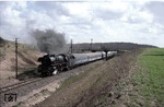 03 0085 (03 1085) vor dem aus ungarischen Wagen gebildeten D 270 "Meridian" bei Lietzow auf Rügen.  (30.04.1979) <i>Foto: Wolfgang Bügel</i>