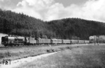03 075 (Bw Leipzig Hbf West) erklimmt vor FD 79 mit Unterstützung der Schublok 95 004 (Bw Pressig-Rothenkirchen) die Frankenwaldrampe bei Rothenkirchen.  (12.06.1937) <i>Foto: RVM-Filmstelle Berlin</i>