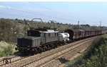 193 003-1 mit einem Güterzug bei Neckartailfingen (Strecke Plochingen - Tübingen). (10.05.1978) <i>Foto: Peter Schiffer</i>