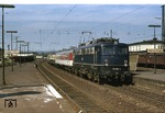 110 247-4 vor D 529 (Hagen - Regensburg) in Koblenz-Lützel. Auffällig ist der hinter der Lok eingereihte "popfarbene" Packwagen.  (17.07.1978) <i>Foto: Peter Schiffer</i>