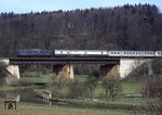 118 010	vor D 783 (Bad Kissingen - Bamberg - München) auf der Altmühlbrücke bei Treuchtlingen. (04.05.1978) <i>Foto: Peter Schiffer</i>