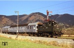 169 002-3 vor N 6615 (Murnau - Oberammergau) am Einfahrsignal von Unterammergau.	 (18.10.1977) <i>Foto: Peter Schiffer</i>