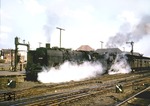 41 048 + 01 172 vor einem Schnellzug in Osnabrück Hbf. (04.1953) <i>Foto: F.R.Dierkes</i>