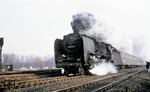 01 2114-5 (Bw Berlin-Ostbf) vor D 110, den sie bis Helmstedt führen wird, bei Berlin-Wannsee. (30.03.1972) <i>Foto: Wolfgang Bügel</i>