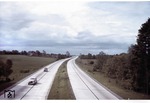 Blick auf die am 25. Juli 1936 neu eröffnete Reichsautobahn 2 (heute Bundesautobahn A 1) von Bremen nach Hamburg.  (1938) <i>Foto: Walter Hollnagel</i>