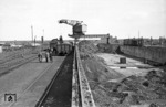 Über eher bescheidene Kohlenvorräte verfügte das Bahnbetriebswerk Dortmund Betriebsbahnhof im Frühjahr 1951. (04.1951) <i>Foto: A. Dormann, Slg. W. Löckel</i>
