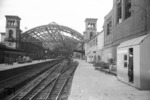 Der Potsdamer Bahnhof in Berlin war im Frühjahr 1945 nur noch ein Abglanz seiner einstigen Herrlichkeit (vgl. Bild Nr. 358). (03.1945) <i>Foto: Walter Hollnagel</i>