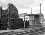 52 8126 (ex 52 362, Baujahr 1943) vom Bw Angermünde ergänzt ihre Wasservorräte im Bahnhof Bad Freienwalde. (07.09.1983) <i>Foto: Joachim Schmidt</i>