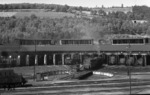 44 101 war am 17. Juni 1939 neu an das Bw Altenhundem abgeliefert worden und war dort bis zu ihrer Ausmusterung am 30.09.1960 im Dienst. Hier rollt sie von der Drehscheibe ihrers Heimat-Bw in den Schuppen. (1951) <i>Foto: Slg. G. Moll</i>