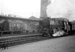 62 005 verlässt mit einem Personenzug nach Neuss den Düsseldorfer Hauptbahnhof. (02.04.1953) <i>Foto: A.E.Durrant</i>