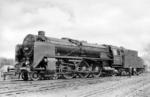 Die Vierzylinderverbundlok 02 008 im Bw Hof. Sie wurde im Jahre 1942 in die Zwillingsmaschine 01 240 umgebaut. (1926) <i>Foto: Rudolf Kreutzer</i>