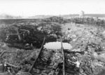 Ergebnis eines amerikanischen Bombenangriffs auf den Grenzbahnhof Perl Verschiebebahnhof an der Obermosel. Im Hintergrund sind mehrere pr. G 10 (Baureihe 57.10) auszumachen. (09.1944) <i>Foto: RVM</i>
