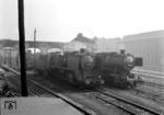 50 1015 (Bw Soest) und 50 3143 (Bw Aachen-West) im Bw Dortmund-Dortmunderfeld. (1952) <i>Foto: Willi Marotz</i>