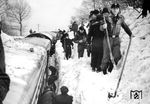 Das mühsame Freilegen des Zuges ist am 15. Januar 1970 fast geschafft. (15.01.1970) <i>Foto: RBD Dresden</i>
