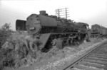 41 308 vom Bw Osnabrück überfuhr einen Prellblock und grub sich spektakulär ins Gelände ein. Nähere Angaben zu dem Unfall sind leider nicht bekannt. (1959) <i>Foto: Quebe</i>