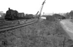57 2180 vom Bw Wuppertal-Langerfeld im Bauzugdiensteinsatz auf der Rheinischen Strecke in Schwelm-Loh.  (21.04.1959) <i>Foto: Helmut Säuberlich</i>