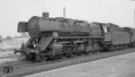 44 615 (Bw Hanau) mit einem Güterzug im Bahnhof Ostheim an der Bahnstrecke Friedberg - Hanau. (04.09.1959) <i>Foto: Ron Amberger</i>