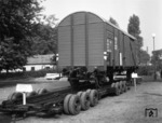 Straßenrollervorführung auf der Verkehrsausstellung "Schiene und Straße" in der Essener Gruga.  (07.09.1951) <i>Foto: Willi Marotz</i>
