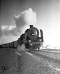 39 030 (Bw Stuttgart Hbf) mit einem Schnellzug bei Rohr. (1937) <i>Foto: RVM (Ulmer)</i>