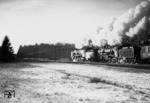 Eine pr. P 10 (Baureihe 39) und pr. P 8 (Baureihe 38.10) befördern einen Schnellzug auf der Gäubahn bei Rohr. (1937) <i>Foto: RVM (Ulmer)</i>