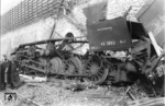 Die Reste der 42 1893 (Bw Koblenz-Mosel) nach einem Kesselzerknall bei Cochem an der Mosel. (13.10.1951) <i>Foto: A. Dormann, Slg. W. Löckel</i>