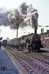 93 1035-0, die fast 40 Jahre lang in Saalfeld stationiert war, verlässt mit einem Personenzug nach Arnstadt den Bahnhof Saalfeld/Saale. Nur wenige pr. T 14.1 erhielt noch eine EDV-Computernummer. Kurze Zeit später wurde die Baureihe 93 in Saalfeld durch die Neubaubaureihe 65.10 ersetzt. (29.08.1970) <i>Foto: Robin Fell</i>