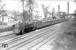 01 231 (Bw Hagen-Eckesey) vor D 30 in Höhe der Siegesstraße in Wuppertal-Barmen. (16.04.1949) <i>Foto: Carl Bellingrodt</i>