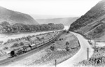 03 275 (Bw Mainz) vor D 503 im Rheintal bei Bacharach. (20.07.1949) <i>Foto: Carl Bellingrodt</i>