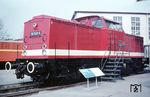 DR 100 500 präsentiert sich fabrikneu auf der Leipziger Messe. Ab 29. März 1973 wurde die Lok dem Bw Eberswalde zugeteilt und im Jahr 2000 ausgemustert. (03.1973) <i>Foto: Joachim Claus</i>