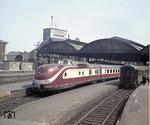 TEE 75 "Saphir" (Dortmund - Ostende) verlässt den Aachener Hbf. (24.04.1959) <i>Foto: Slg. Eisenbahnstiftung</i>