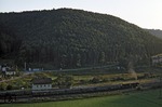 Blick auf den Bahnhof Mühlen (bei Horb) mit dem abendlichen Personenzug nach Horb, geführt von 050 612 (50 612). (04.09.1973) <i>Foto: Wolfgang Bügel</i>