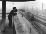 Blick vom Stellwerk auf den Ablaufbetrieb im Verschiebebahnhof Paris-Trappes. (1944) <i>Foto: RVM (Steiner)</i>