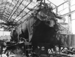 Die völlig zerstörte Lok nach einem alliierten Luftangriff im Depot von Louviers (Frankreich) wurde sicherlich nicht mehr aufgearbeitet. (1944) <i>Foto: RVM (Bandelow)</i>