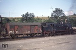 Auch die gedeckten Güterwagen der Bauart "Gs" sind aus dem Bild der Eisenbahn mittlerweile verschwunden. Gehörten sie doch - wie die Dampflok - jahrzehntelang zum Bild der Bahn. (06.09.1973) <i>Foto: Wolfgang Bügel</i>