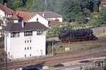 078 246-6 vor dem markanten Fahrdienstleiter-Stellwerk I am Ablaufberg des Bahnhofs Rottweil, das sich im Einfahrbereich von Eutingen befand.  (06.09.1973) <i>Foto: Wolfgang Bügel</i>
