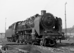 39 196 im Bw Stuttgart. Sie war die letzte P 10 der Deutschen Bundesbahn und behielt ihre Wagnerbleche bis zur Ausmusterung am 05.07.1967. (1966) <i>Foto: Burkhard Wollny</i>