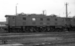 Die Baureihe Bayerische EP 5 (ab 1927: Baureihe E 52, ab 1968: Baureihe 152) war als Elektrolok für den schweren Personenzugverkehr konzipiert. Ihre aktive Einsatzzeit beendeten sie in den 1980er Jahren bei der DB als Heiz- oder Trafoloks. Das Bild zeigt E 52 10 mit der Schwesterlok E 52 18 im Bw Stuttgart. (1966) <i>Foto: Burkhard Wollny</i>